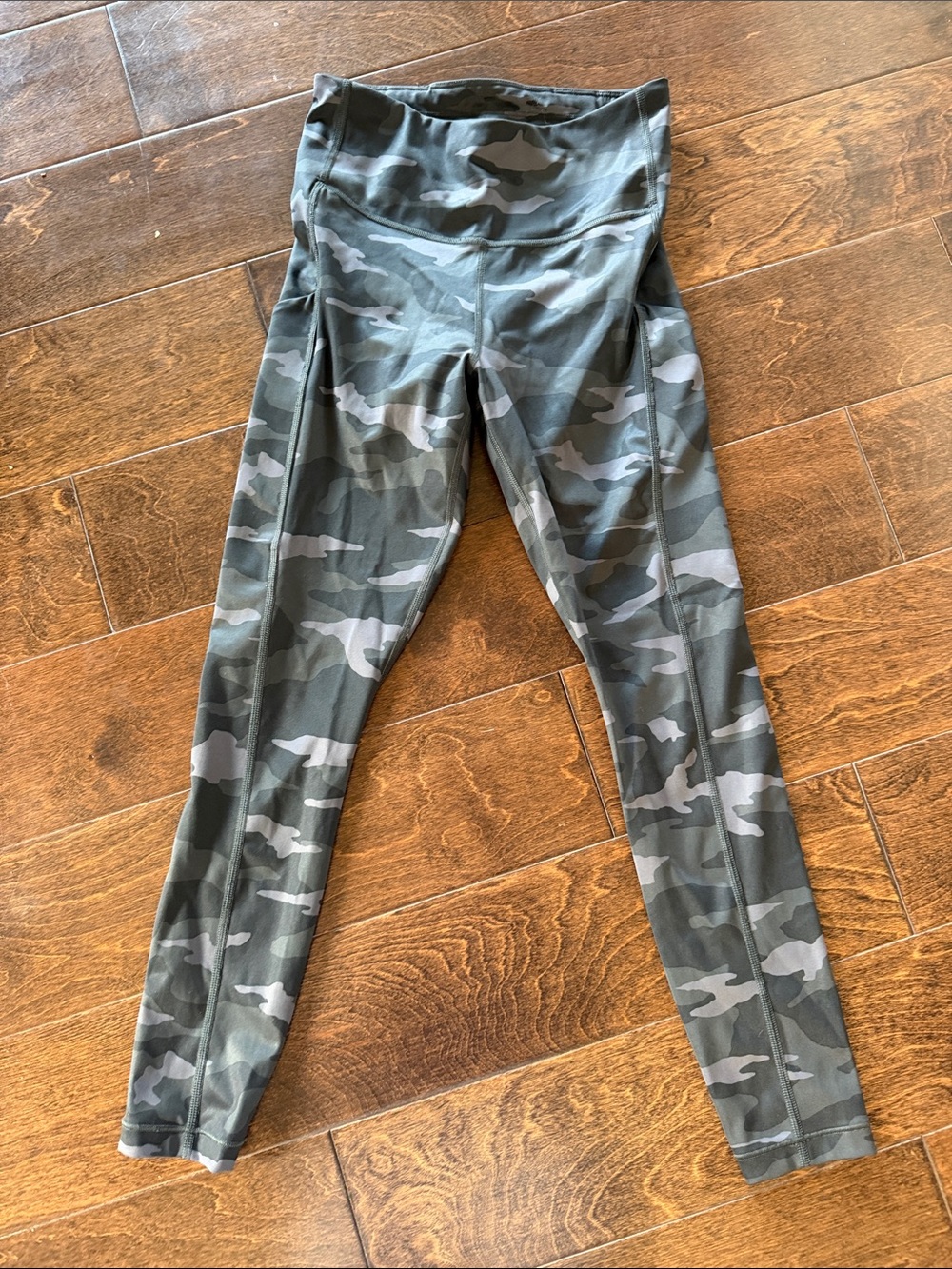Athleta Black & Gray Ultimate Camo 7/8 Tight XS